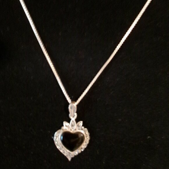 Vintage Onyx and Marcasite Necklace on a Silver Chain - Picture 2 of 5